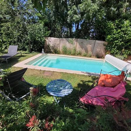 D'hote Independante Petit Dejeuner En Option Bed & Breakfast Le Monastere